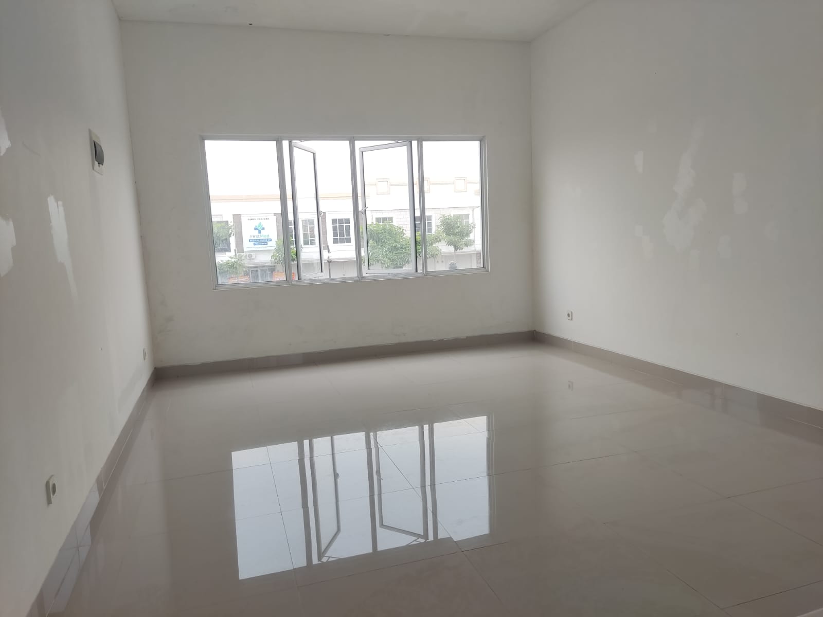 DiSewakan Ruko Gandeng di Sevilla Sporty City Jababeka Cikarang